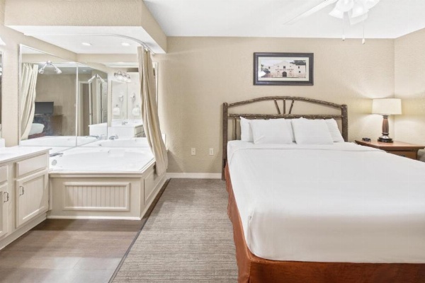 Holiday Inn Club Vacations Hill Country Resort at Canyon Lake image 6